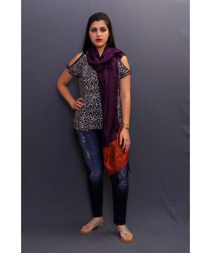 Delicate Wrap Along With Dark Purple Base And Highly Defined Broad Border Gains Whole Attention.