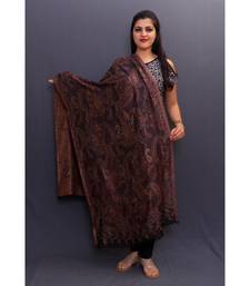 Delicate Wrap Along With Black Colour Base And Amazing Overall Paisley Pattern Looks Quite Unique.