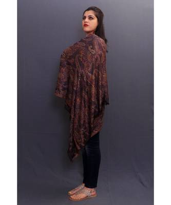 Delicate Wrap Along With Black Colour Base And Amazing Overall Paisley Pattern Looks Quite Unique. 2