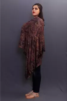 Delicate Wrap Along With Black Colour Base And Amazing Overall Paisley Pattern Looks Quite Unique.