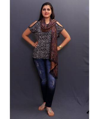Delicate Wrap Along With Black Colour Base And Amazing Overall Paisley Pattern Looks Quite Unique. 3