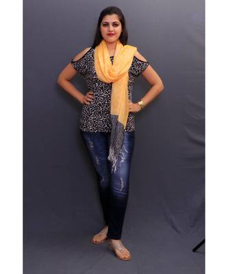 Delicate Wrap Along With Yellow Base And Highly Defined Broad Border Gains Whole Attention. 1