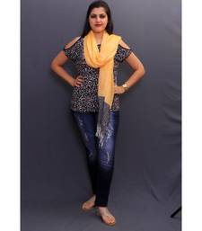 Delicate Wrap Along With Yellow Base And Highly Defined Broad Border Gains Whole Attention.