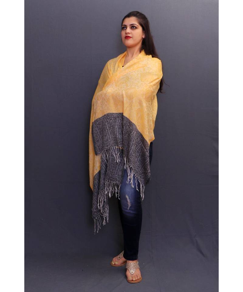 Delicate Wrap Along With Yellow Base And Highly Defined Broad Border Gains Whole Attention.