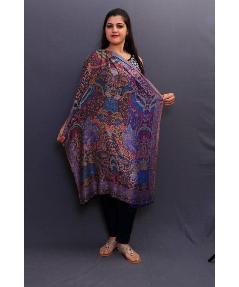 This Multicolour Delicate Wrap Looks Elegant When Team Up With Denims Or Suit.