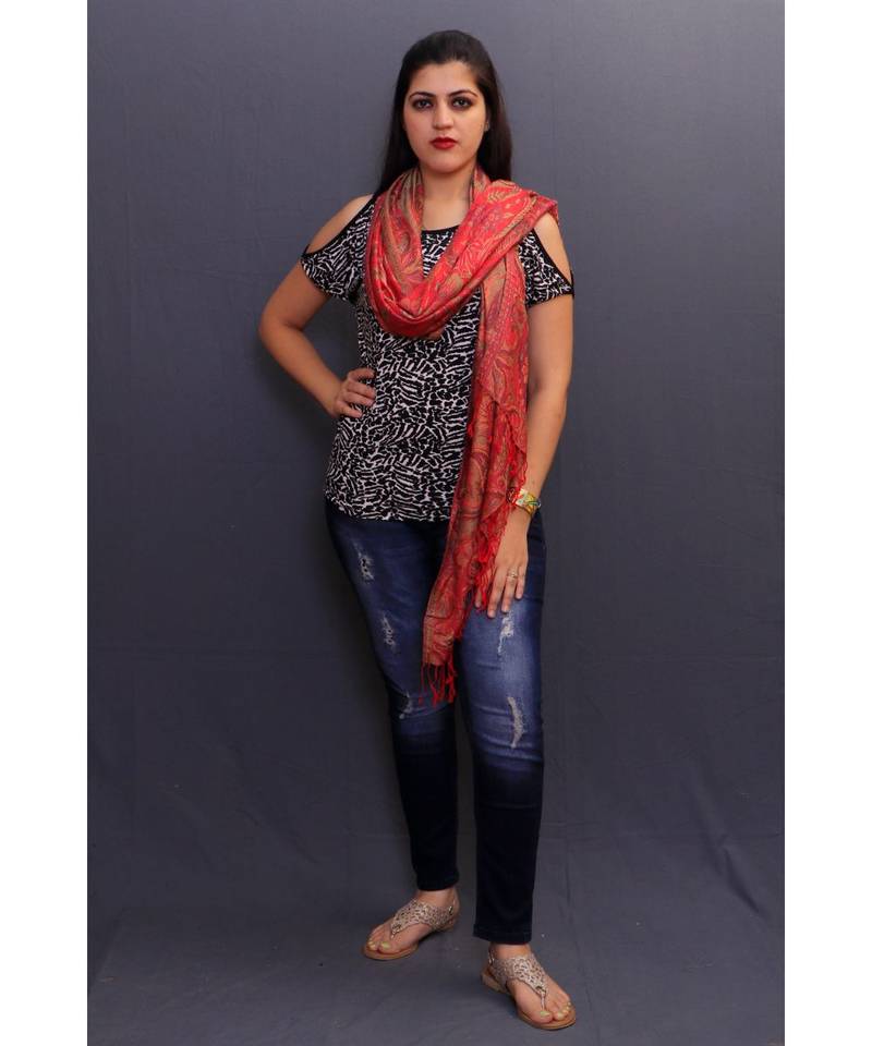 Delicate Wrap Along With Ravishing Red Base And Amazing Overall Pattern Looks Quite Unique.