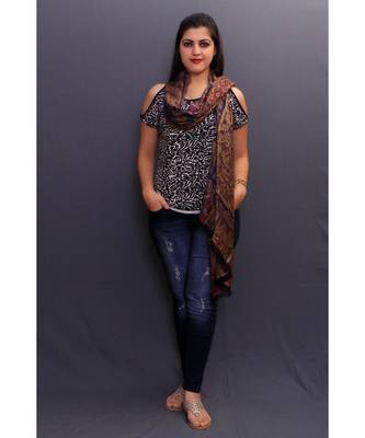 Navy Blue Colour Delicate Wrap Along With Dense Pattern Gains Whole Attention And Looks Amazing. 3
