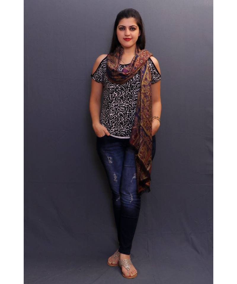 Navy Blue Colour Delicate Wrap Along With Dense Pattern Gains Whole Attention And Looks Amazing.