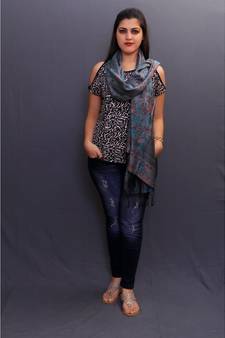 Delicate Wrap Along With Dense Pattern Gains Whole Attention And Looks Amazing On The Wearer.