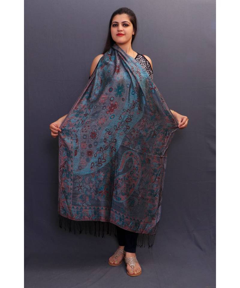 Delicate Wrap Along With Dense Pattern Gains Whole Attention And Looks Amazing On The Wearer.