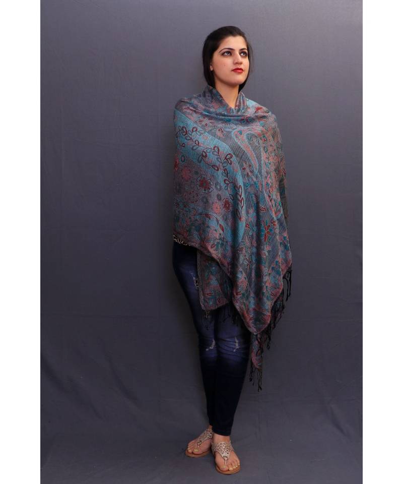 Delicate Wrap Along With Dense Pattern Gains Whole Attention And Looks Amazing On The Wearer.