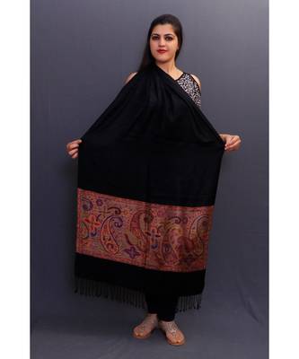 Delicate Wrap Along With Magical Black Base And Highly Defined Broad Border Gains Whole Attention. 2