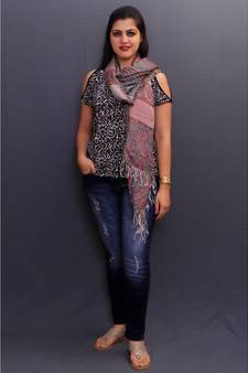Delicate Wrap Along With Stripes Pattern Looks Elegant When Team Up With Denims Or Suit.