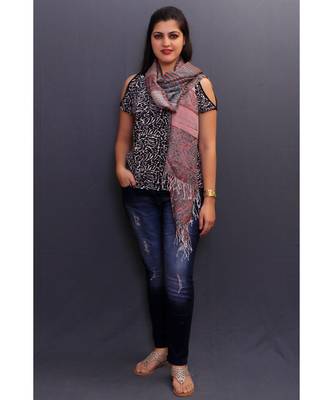 Delicate Wrap Along With Stripes Pattern Looks Elegant When Team Up With Denims Or Suit. 1