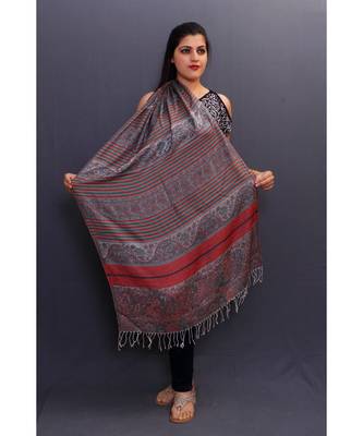 Delicate Wrap Along With Stripes Pattern Looks Elegant When Team Up With Denims Or Suit. 2