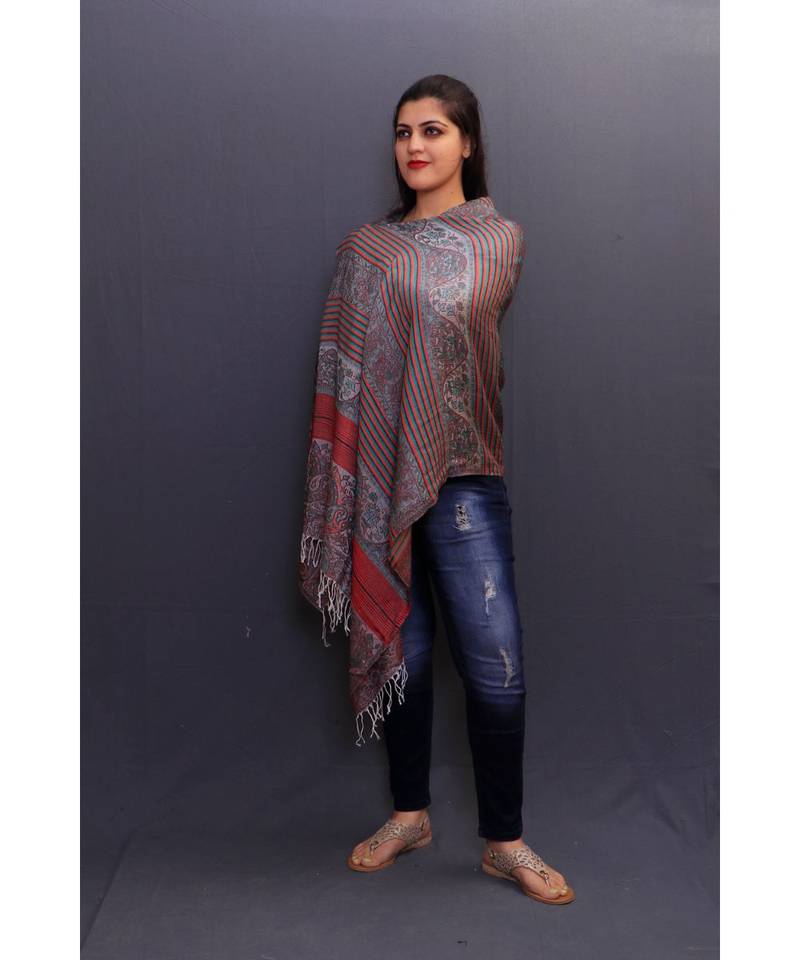 Delicate Wrap Along With Stripes Pattern Looks Elegant When Team Up With Denims Or Suit.