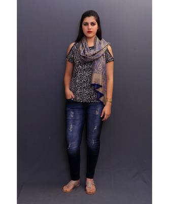 This Delicate Wrap Along With Antique Base Looks Elegant When Team Up With Denims Or Suit. 1