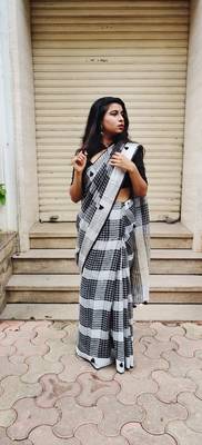 Black woven handloom linen saree with blouse 1