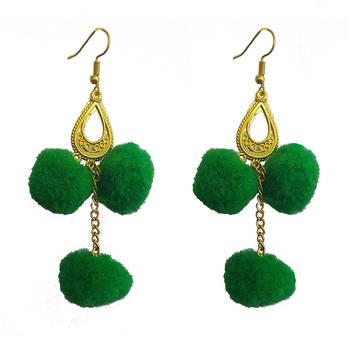 Green pom-pom-earrings 1