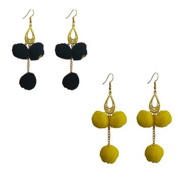 Black pom-pom-earrings 1