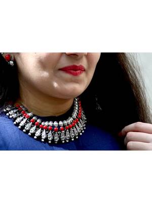 Red necklaces 1
