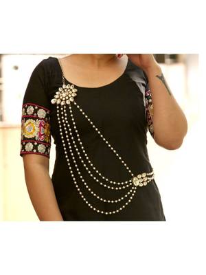 Gold brooch 1