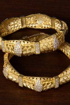Americal Diamond Embellished Matte Finished Pair of Designer Bangles BD306