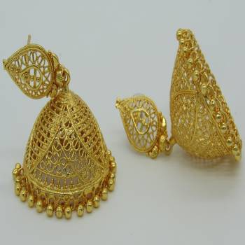 Gold earrings 4