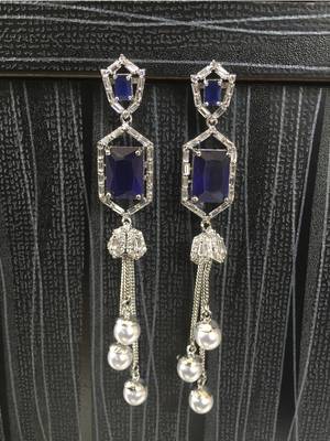 Gold earrings 1