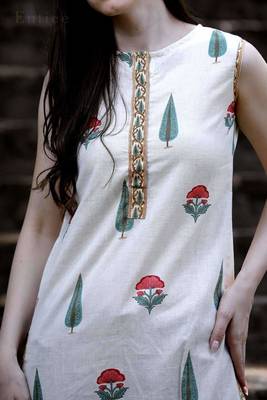 Off White Mughal Printed Kurta 3