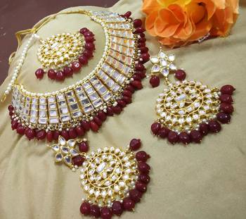 Red necklaces 1