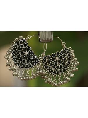 Black earrings 1