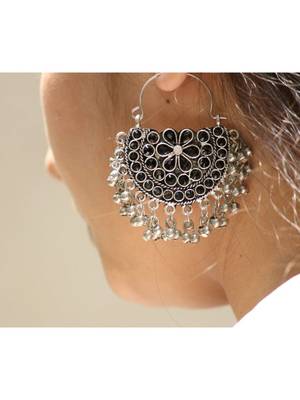 Black earrings 2