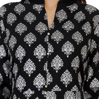 Women's Designer Gold print Kurta 5