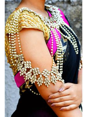 Gold brooch 2