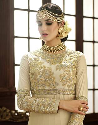 Cream embroidered crepe salwar 4