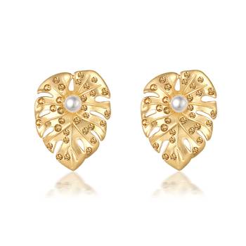 Gold pearl earrings 1