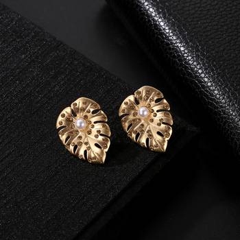 Gold pearl earrings 3