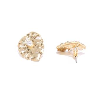 Gold pearl earrings 4