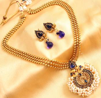Beautiful 3 Layer Blue Pearl Cluster Necklace Set    1