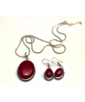 Oxidized casual fashion shade of maroon pendent with chain 1