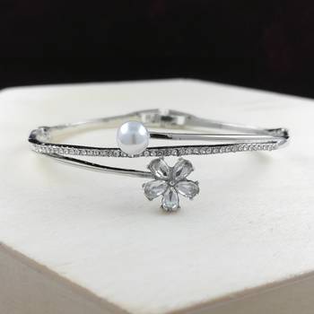 Saizen Bracelets For Women Silver Plated Crystal Bracelet Bangle Jewellery For Girls And Women 1