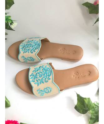Damask Cr  me and Turqouse Flats 4