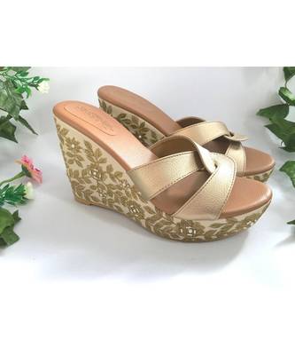 Barqoue Creme And Gold Wedges 2