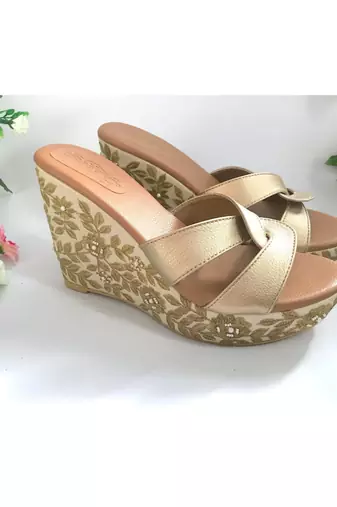Barqoue Creme And Gold Wedges