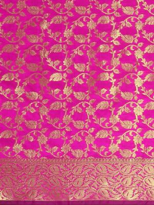Magenta woven banarasi saree with blouse 4