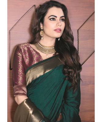green woven silk blend saree with blouse 2