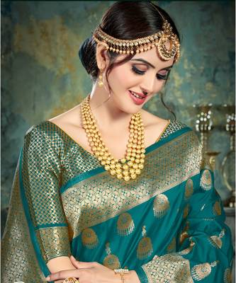 green woven silk blend saree with blouse 2