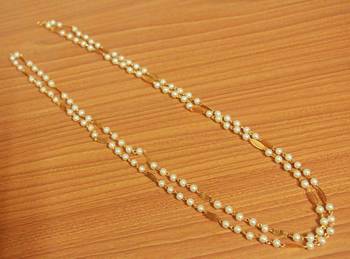 White Pearl Necklaces 1