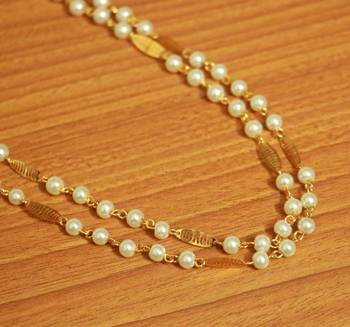 White Pearl Necklaces 2